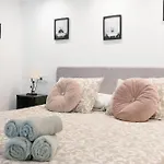 Vintage Duplex With Jacuzzi
