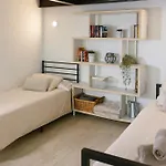 Vintage Duplex With Jacuzzi