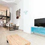 Vintage Duplex With Jacuzzi *