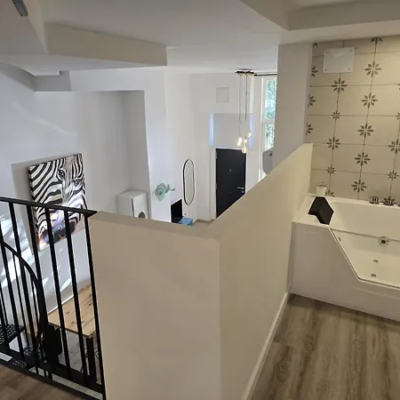Apartment Vintage Duplex With Jacuzzi Malaga