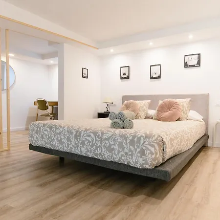 Vintage Duplex With Jacuzzi *