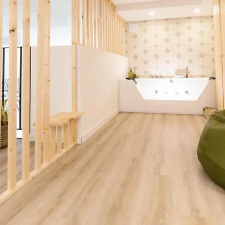 Apartmán Vintage Duplex With Jacuzzi *