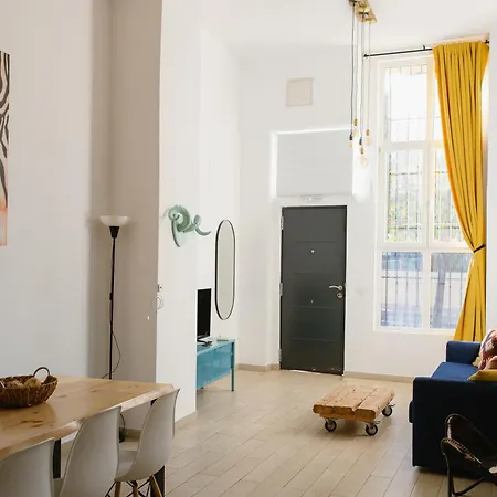 Vintage Duplex With Jacuzzi Apartmán
