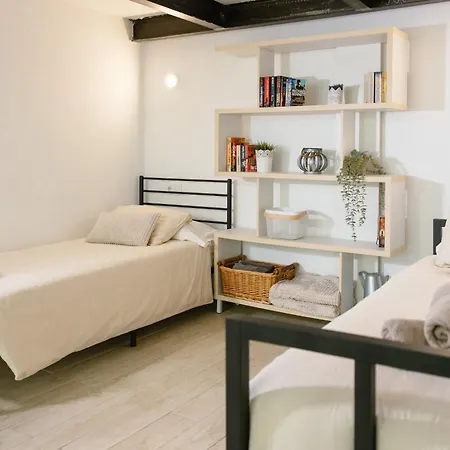 Vintage Duplex With Jacuzzi Apartmán Màlaga