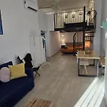 Vintage Duplex With Jacuzzi *